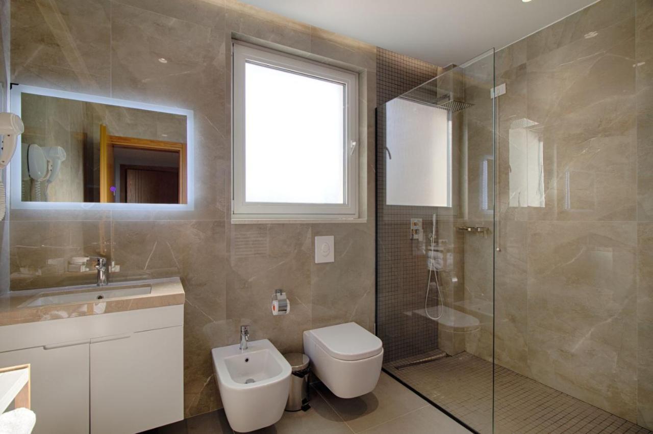Primo Hotel Tiranë Luaran gambar